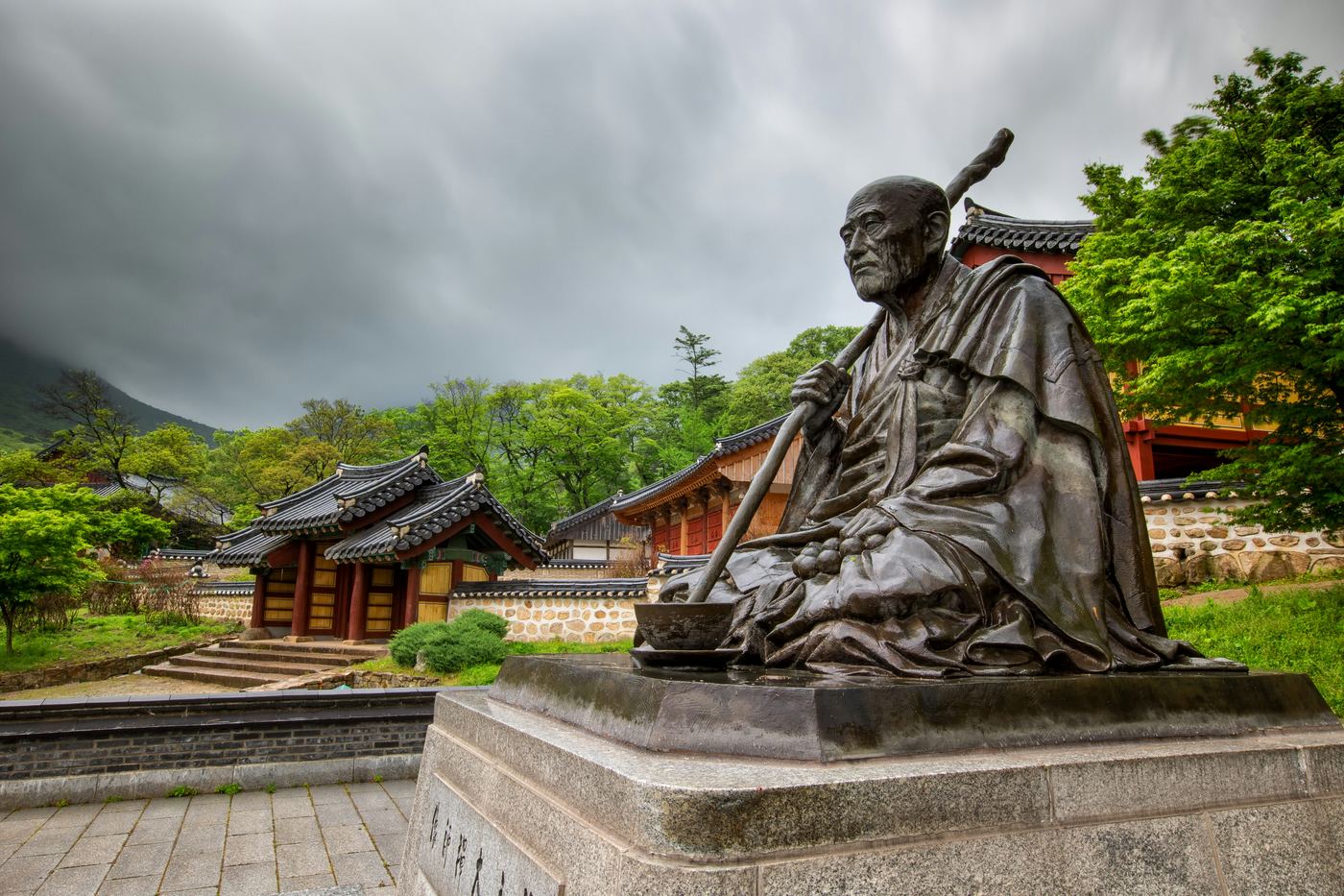 갖가지품 게송 302–304에 대응하는 사진